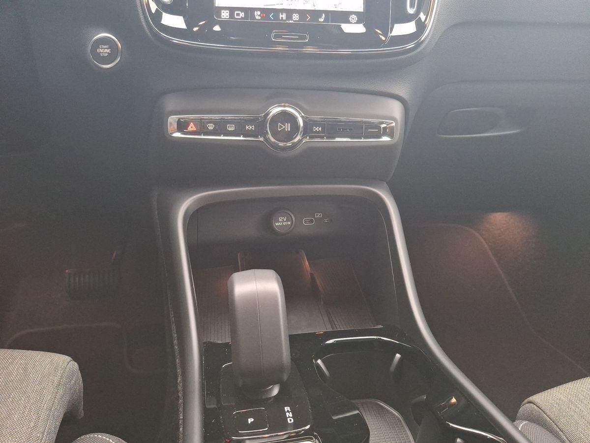 Volvo XC40 B3 Plus Black Edition AHK H/K 360° LED 20"