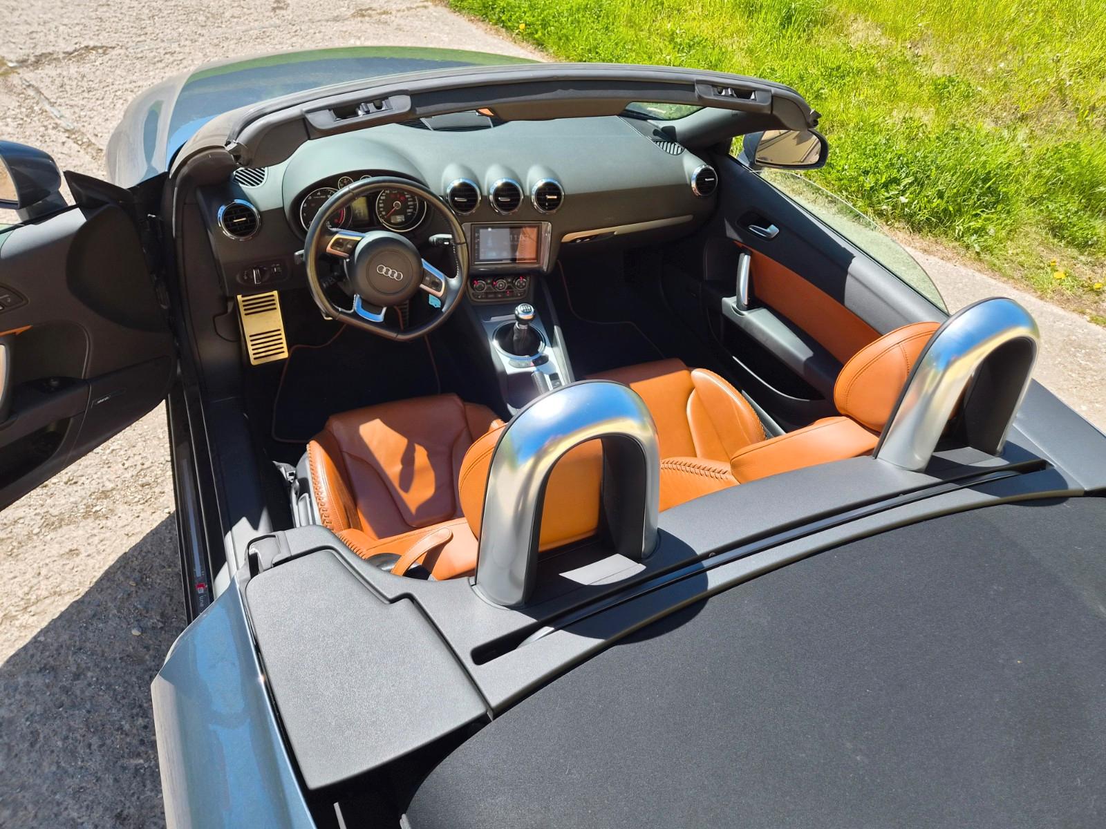 Audi TT Roadster 2.0 TFSI S tronic quattro -
