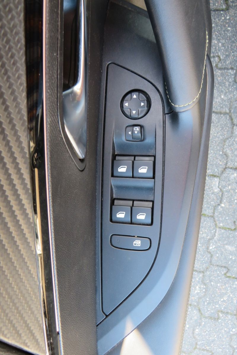 Fahrzeugabbildung Peugeot 2008 GT 8-AUTOMATIK GRA NAVI PDC 1.HAND