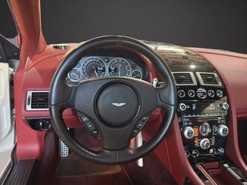 2011 Aston Martin DBS — фото 10