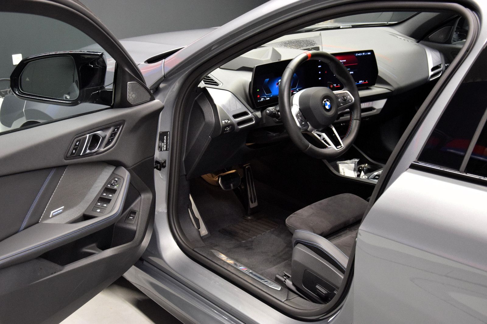 Fahrzeugabbildung BMW M135i xDrive M Sportpaket Pro Pano HuD h/k Memor