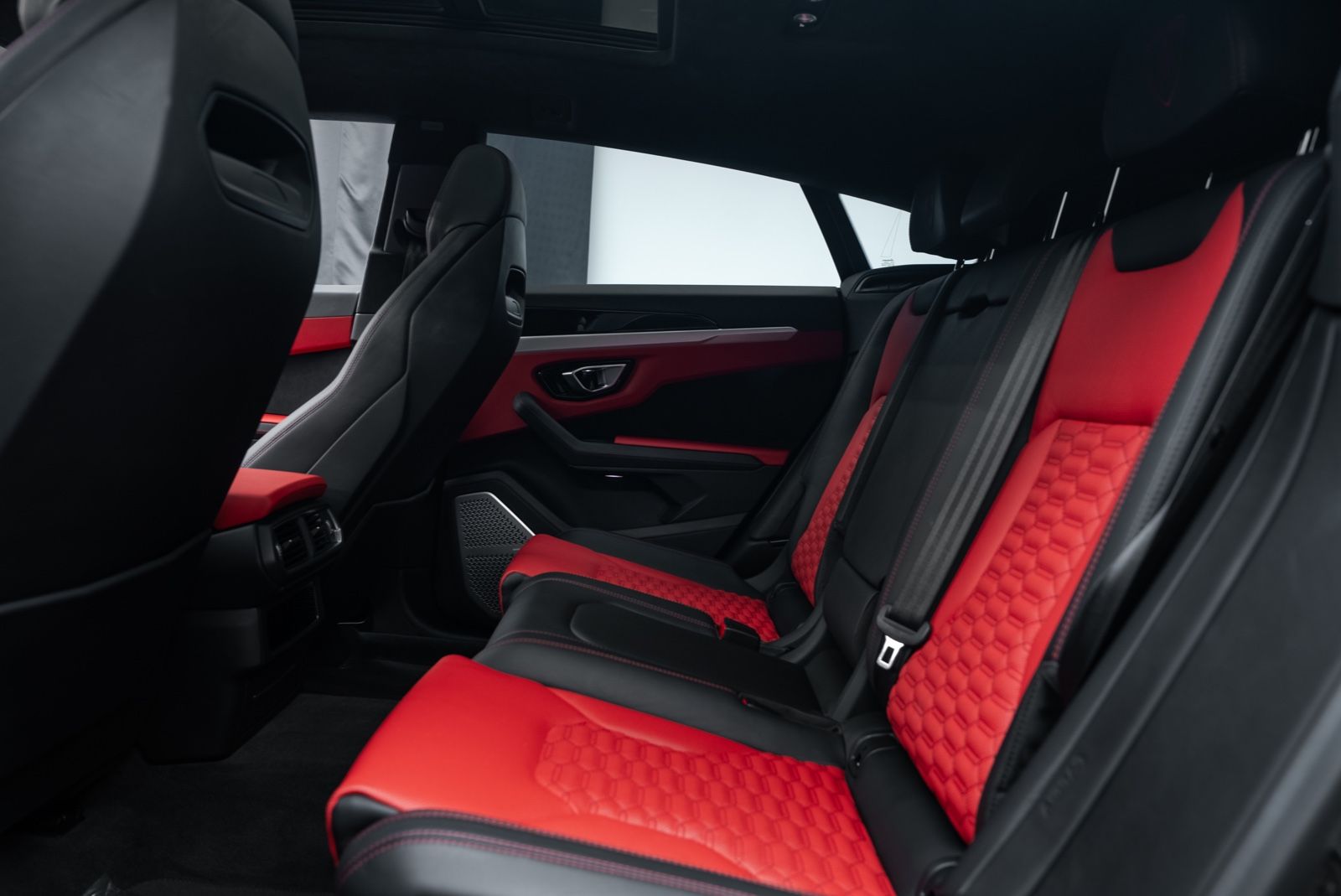 Fahrzeugabbildung Lamborghini Urus PANO/BANG&OLUFSEN/NIGHT VISION