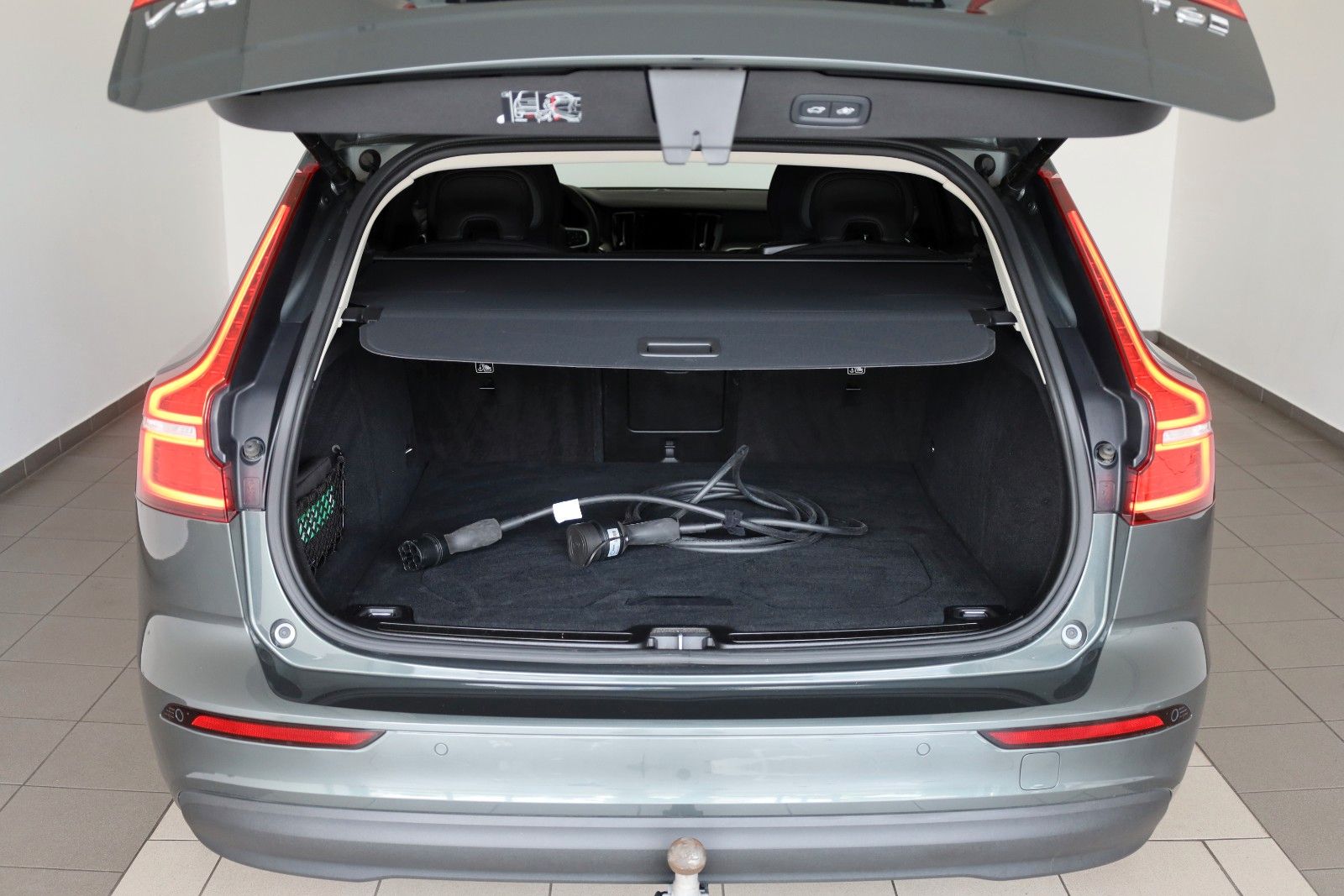 Fahrzeugabbildung Volvo V60 Core T6 Recharge AWD, Navi,Standhz.,AHK e+WR