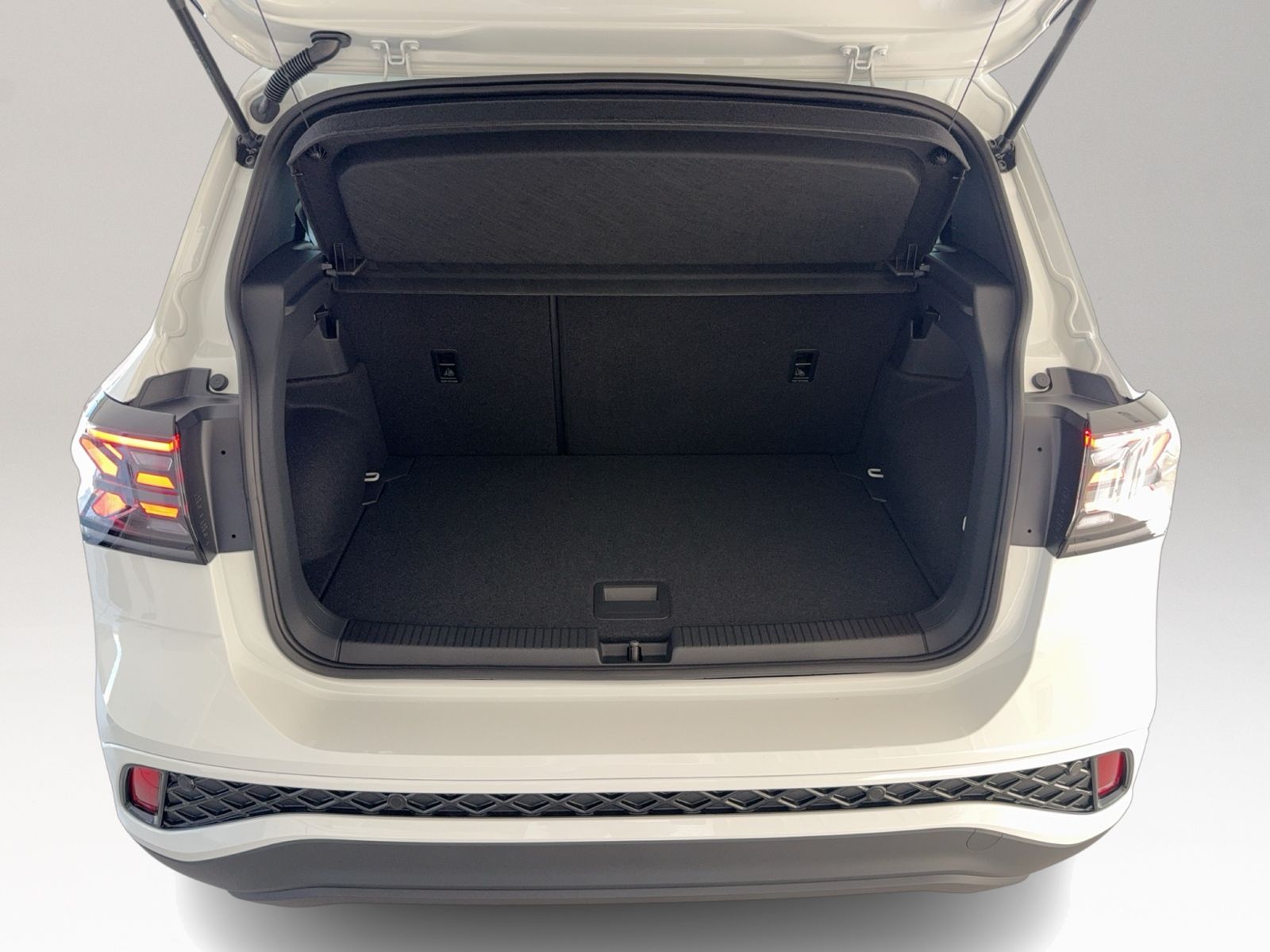 T-Cross R-Line 1.0 TSI, BlackStyle, RearView, Ma