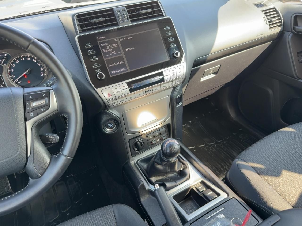Fahrzeugabbildung Toyota Land Cruiser 2,8 4X4 Comfort *AHK