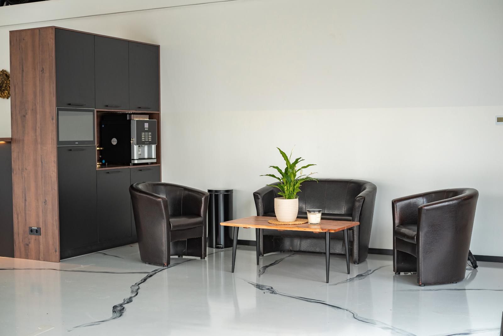 showroom-image-top