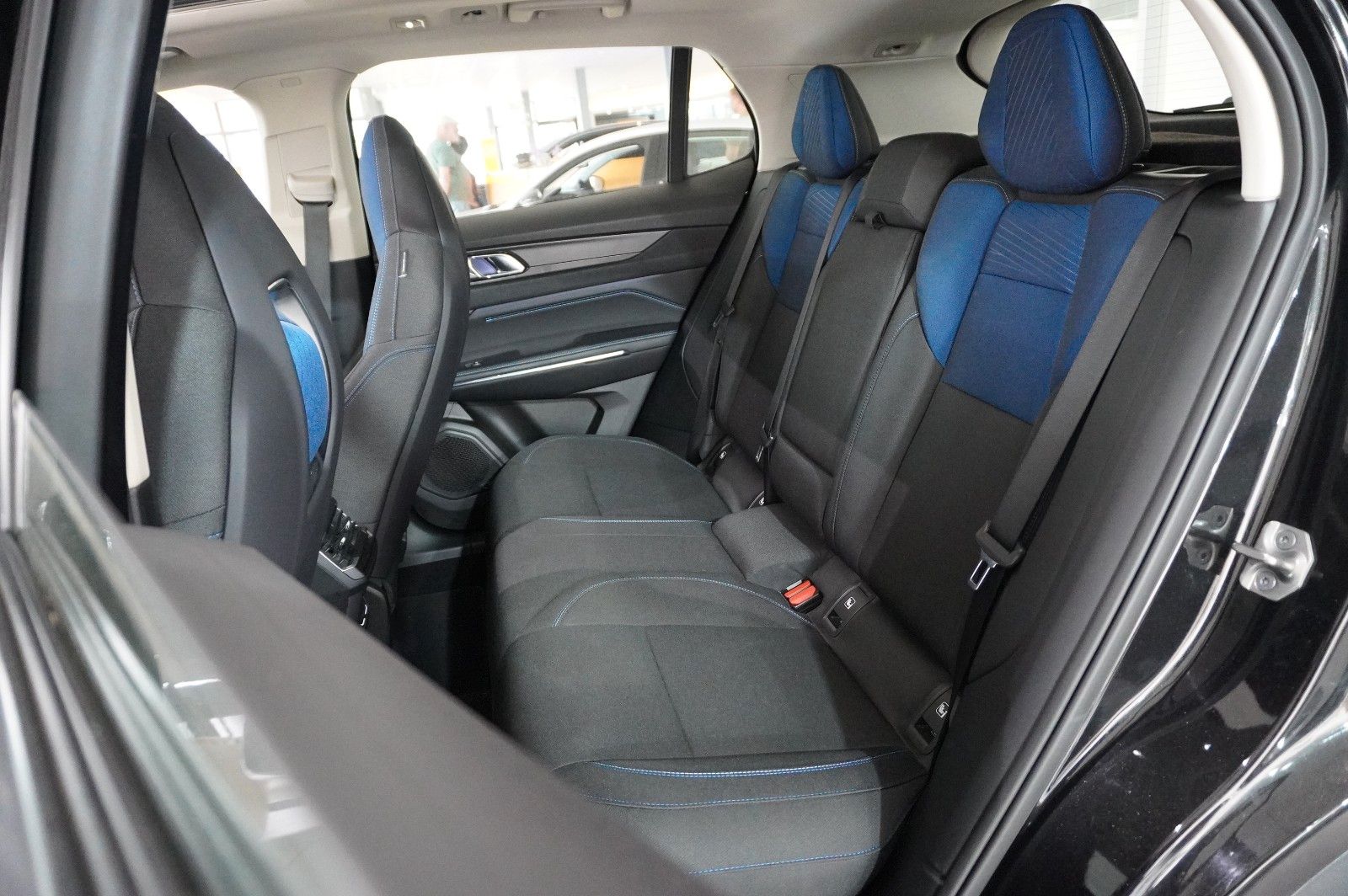 Fahrzeugabbildung Lynk&Co 01 1.5T HEV HYBRID NAVI/LED/SPORT/VIRT./PANO/DAB