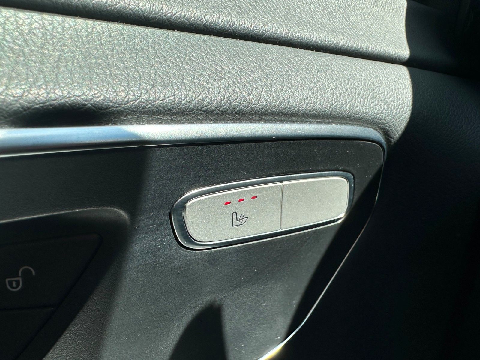 Fahrzeugabbildung Mercedes-Benz V 250 EDITION 4MATIC Kompakt Liege-Paket AHK2,5t