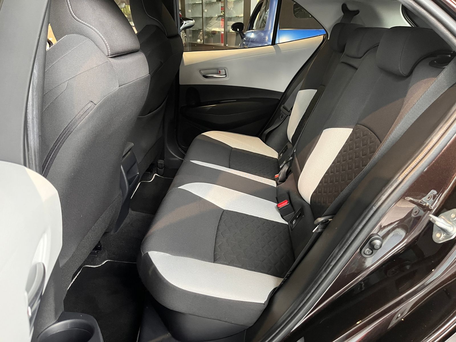 Fahrzeugabbildung Toyota Corolla Hybrid Club LED NAV DAB PDC ALU