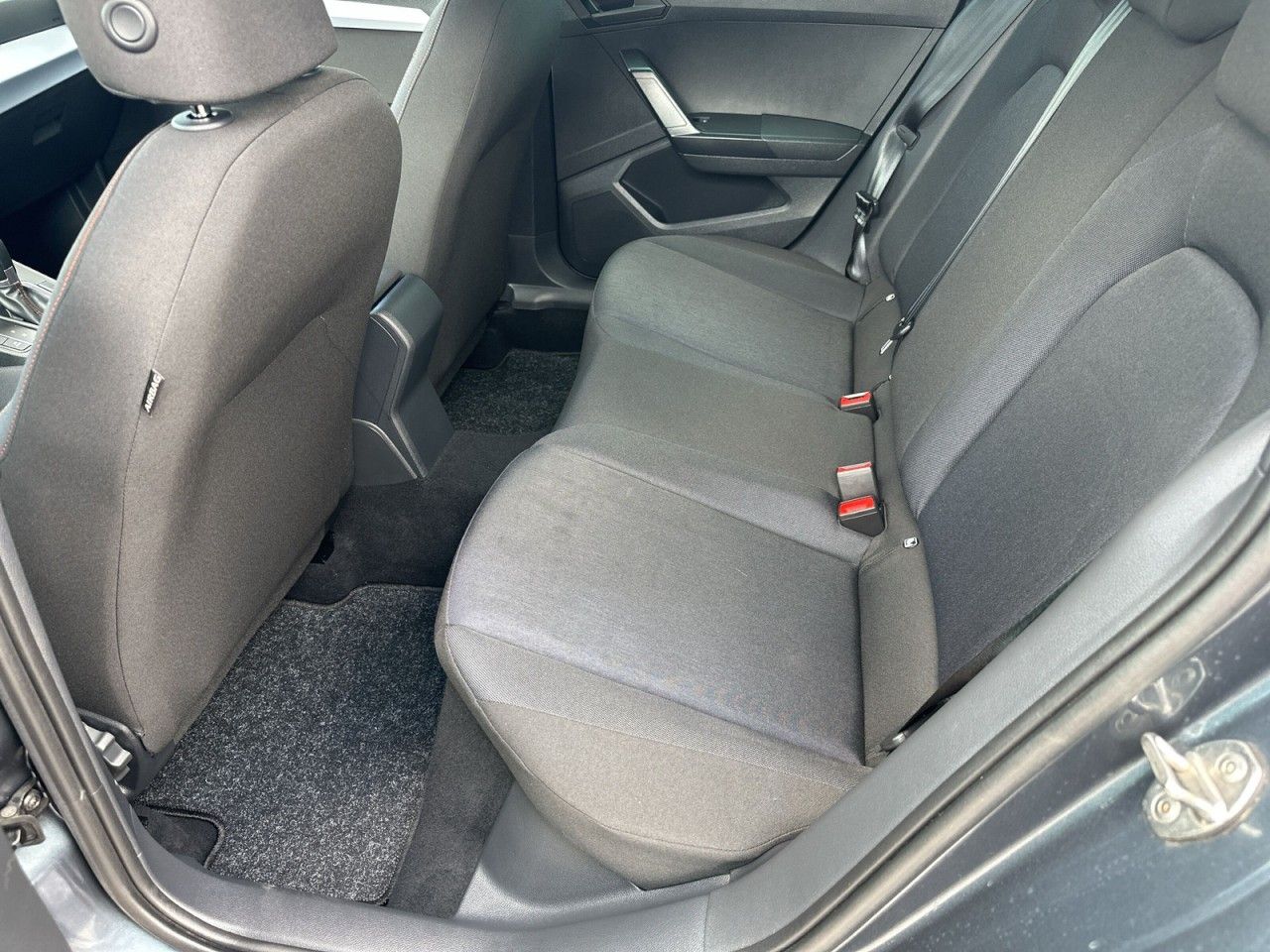 Fahrzeugabbildung SEAT Ibiza FR 1.0 TSI 81 kW (110 PS) 7-Gang-D - mit KI generiert/bearbeitet