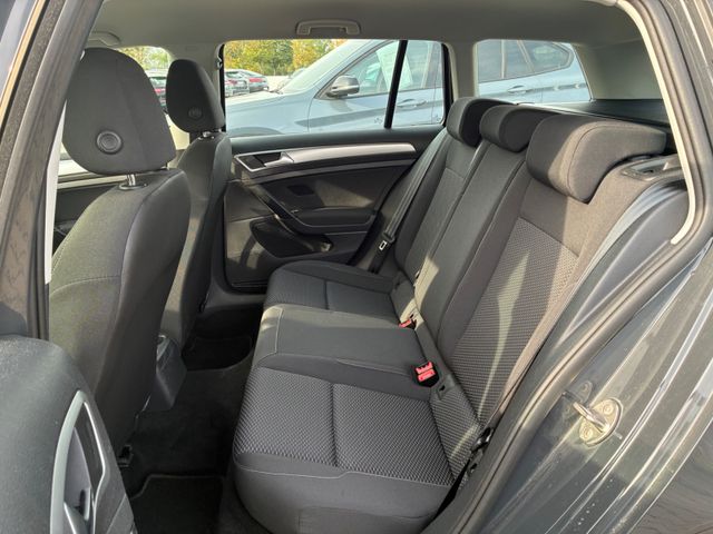 Fahrzeugabbildung Volkswagen Golf VII Variant >Navi/Klima/VW Connect<