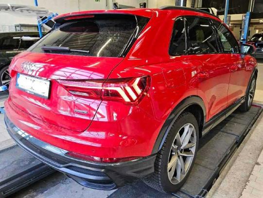 Audi Q3 40TFSI qu S LINE AHK MATRIX APS+ PRIVACY VC+