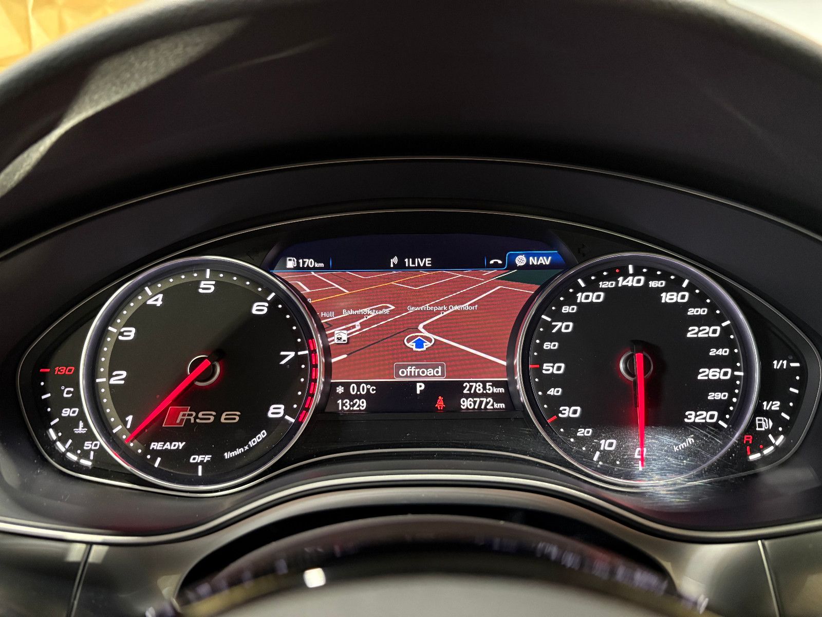 Fahrzeugabbildung Audi RS6 Avant 4.0 TFSI quattro performance/RAUTE/360