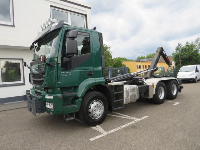 Iveco Trakker 500 E6 mit M-Multilift Abroller