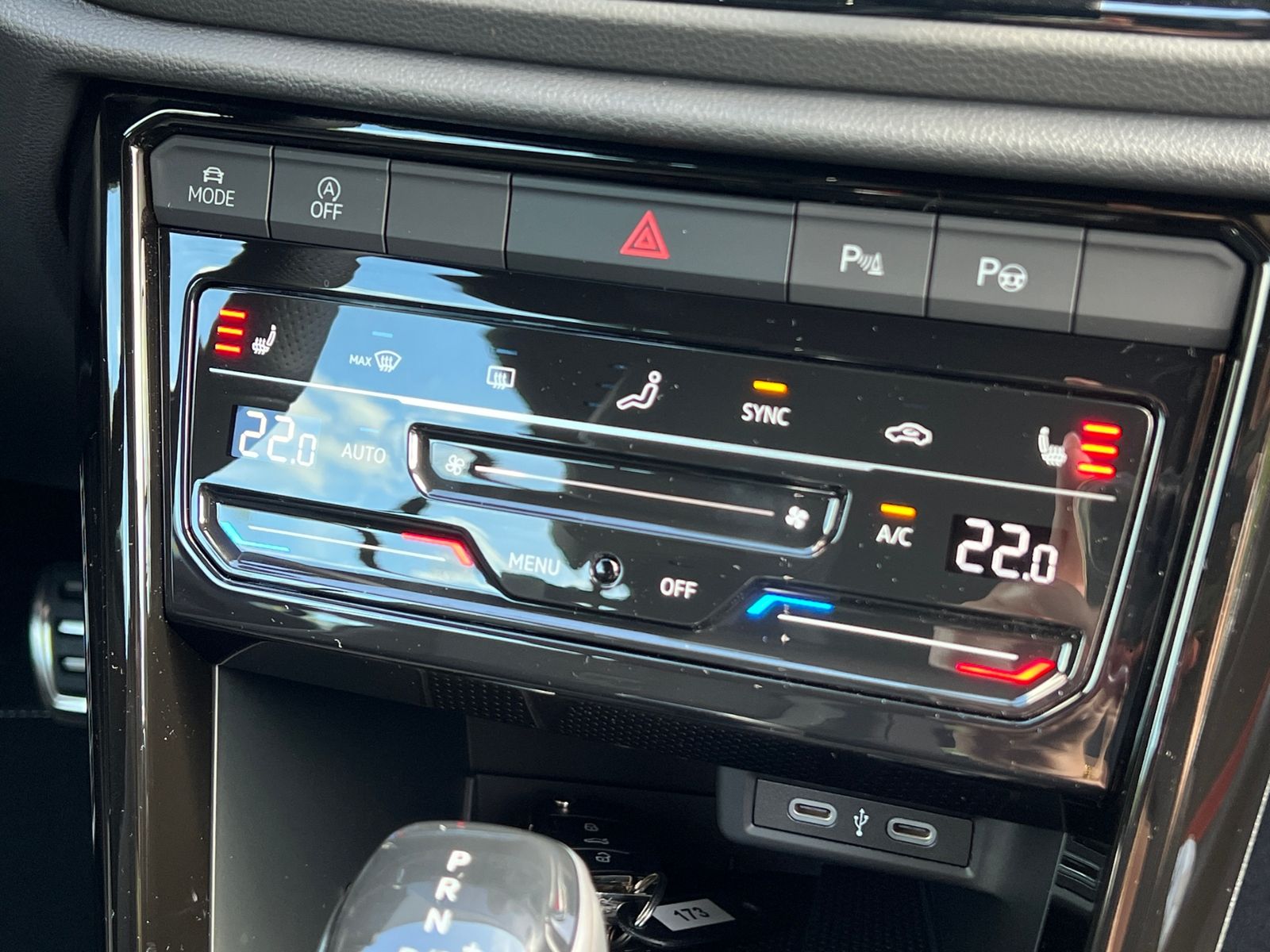 Fahrzeugabbildung Volkswagen T-Roc Cabriolet R-Line 1.5 TSI DSG *AHK,Black-St