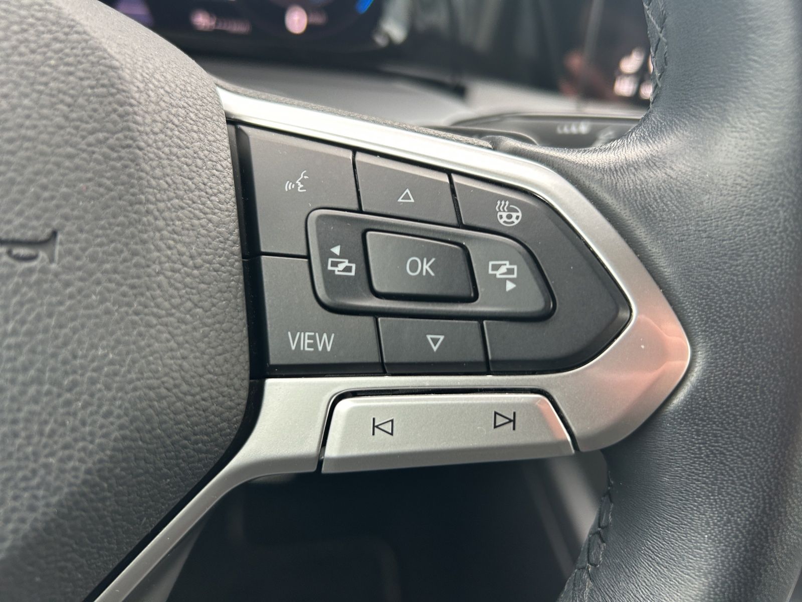 Fahrzeugabbildung Volkswagen Golf VIII Variant Active TDI DSG LED ACC SH Rear