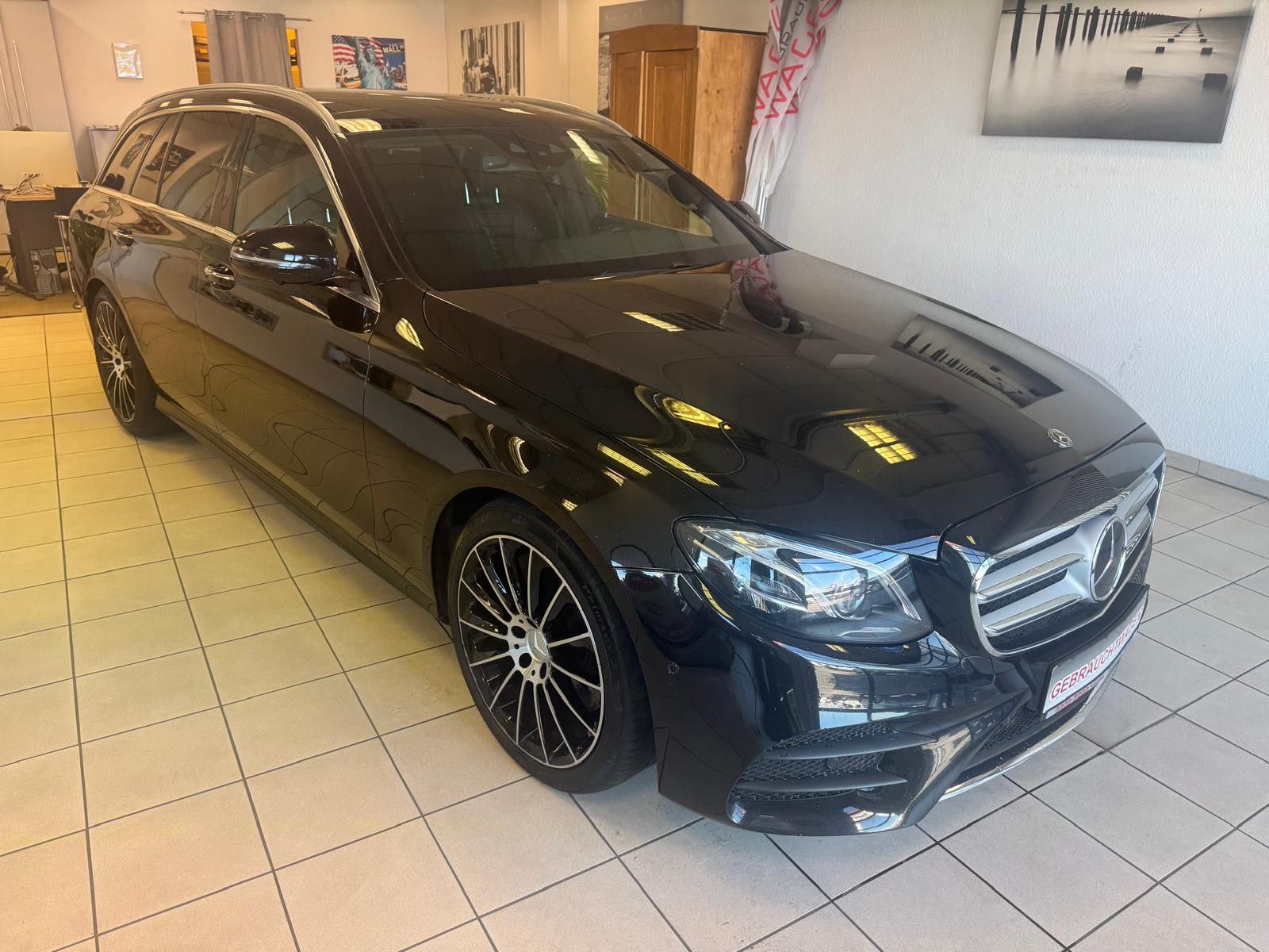 Fahrzeugabbildung Mercedes-Benz E 400 T-Modell 4Matic/LED/PANORAMA/AMG-LINE/NAVI