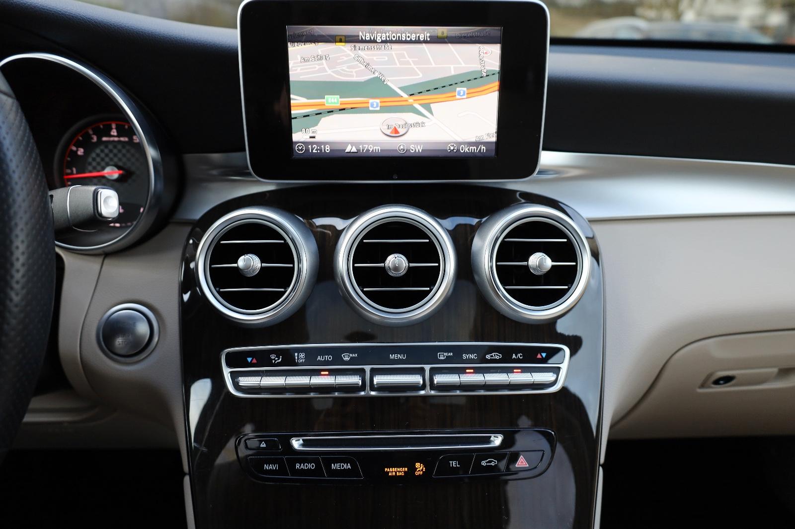 Mercedes-Benz GLC 300 4MATIC/PANO/SHZ/LHZ/TOTW/KAMERA/PDC/R19