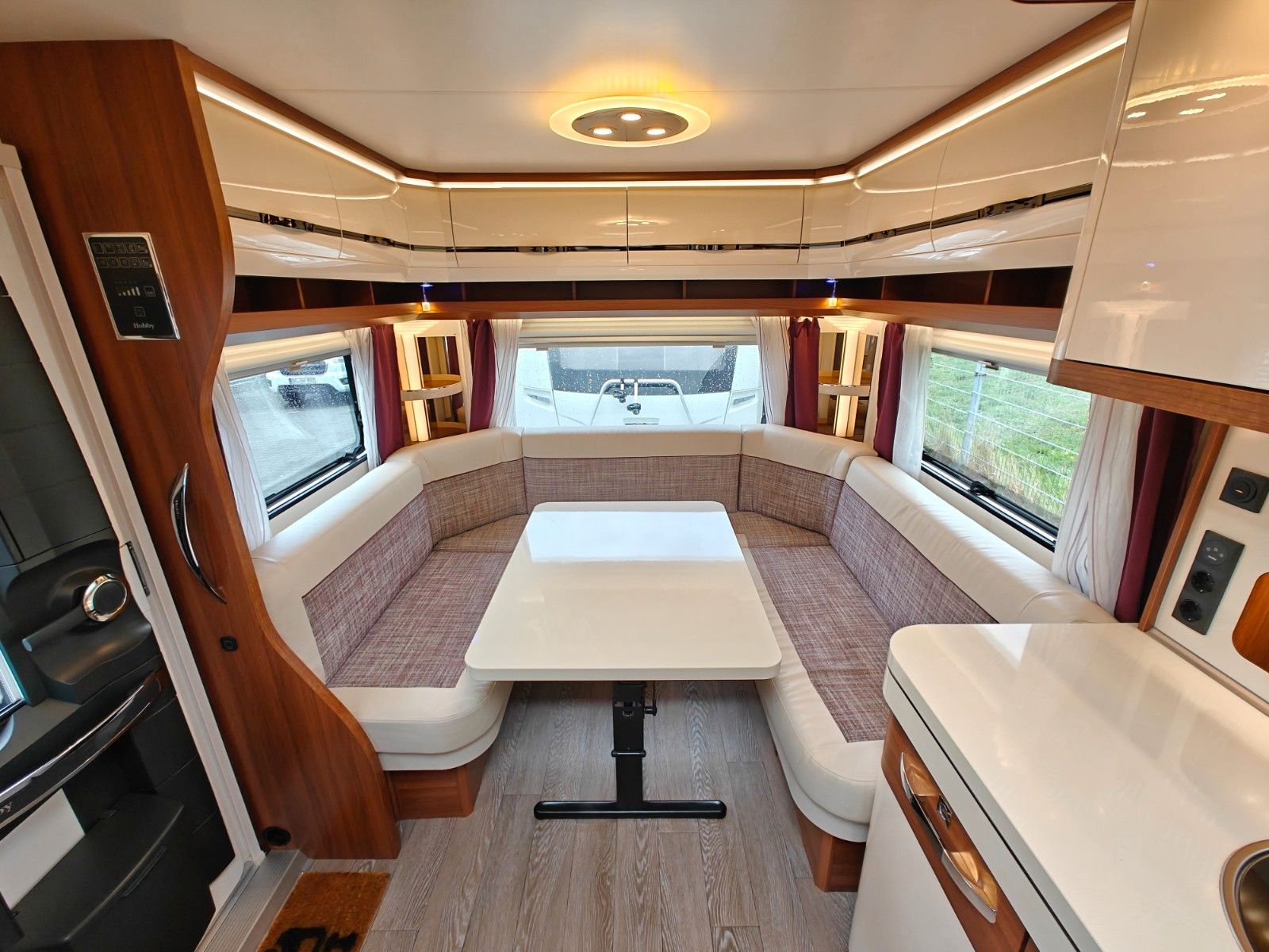 Fahrzeugabbildung Hobby Excellent 540 UFe - Fahrradträger, TV, 1.750kg -