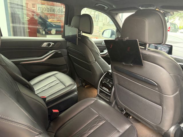 Fahrzeugabbildung BMW X7 M50 d