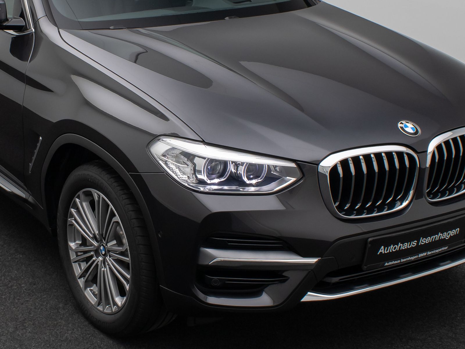 Fahrzeugabbildung BMW X3 xD30e LuxuryLine HUD DAB HiFi Panorama 19Zoll
