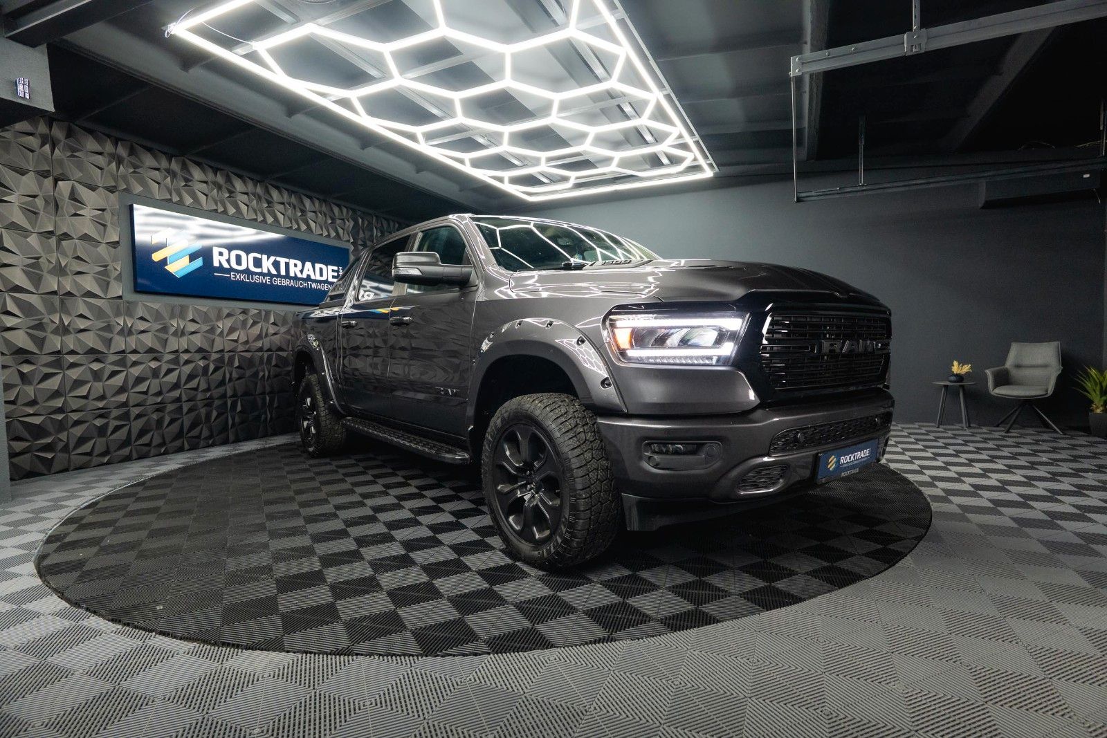 Fahrzeugabbildung Dodge RAM 5.7 V8 HEMI 4x4 OFFROAD Night-Paket *LED*