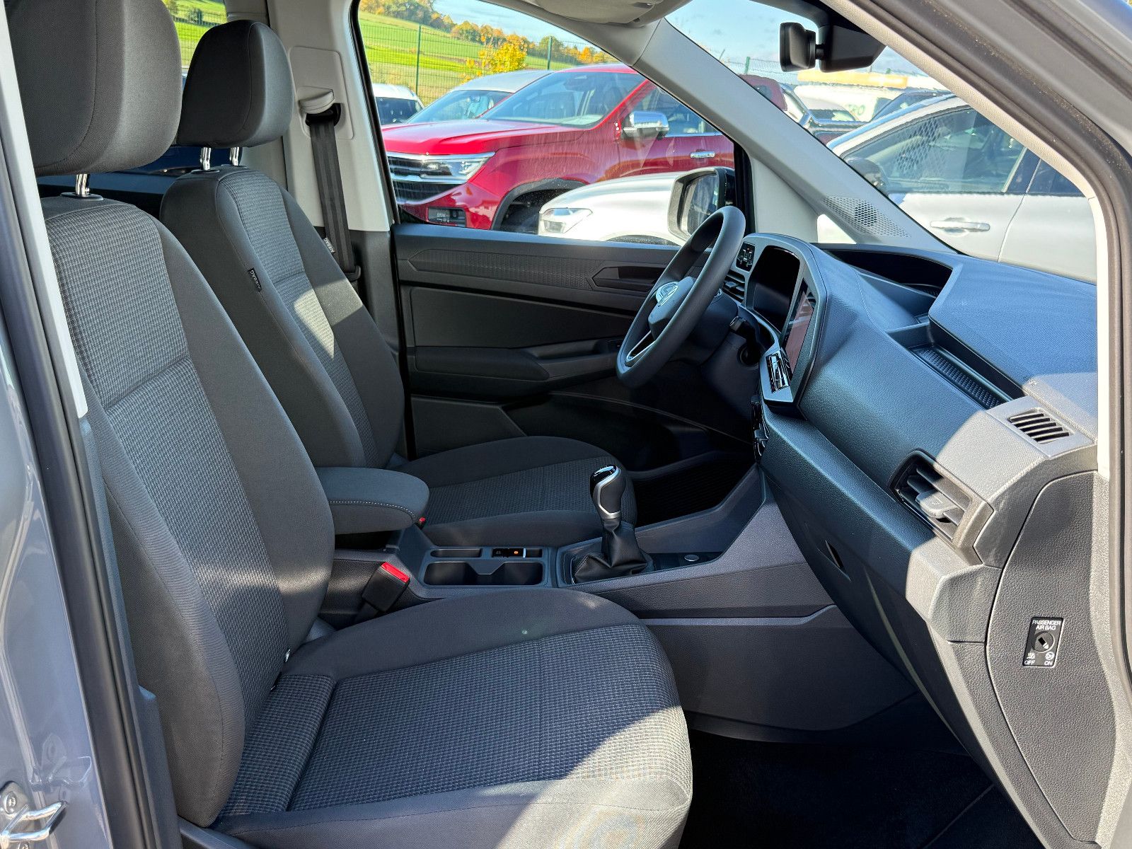 Fahrzeugabbildung Volkswagen Caddy TSI 7-Sitzer GRA AHK DAB Navi Kamera