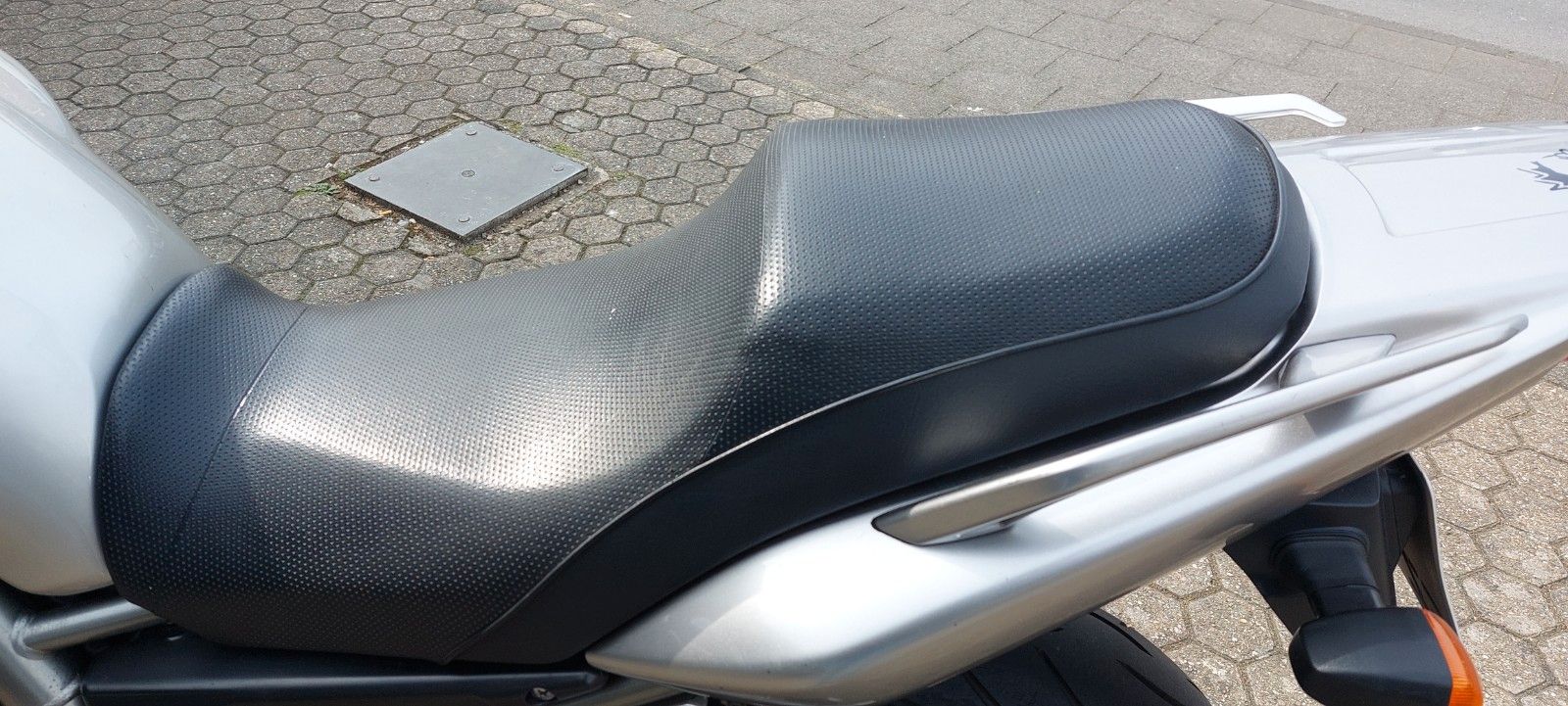 Fahrzeugabbildung Yamaha FZS 1000  1. Hand  inkl Zahnriemen/ Bos u.v.m
