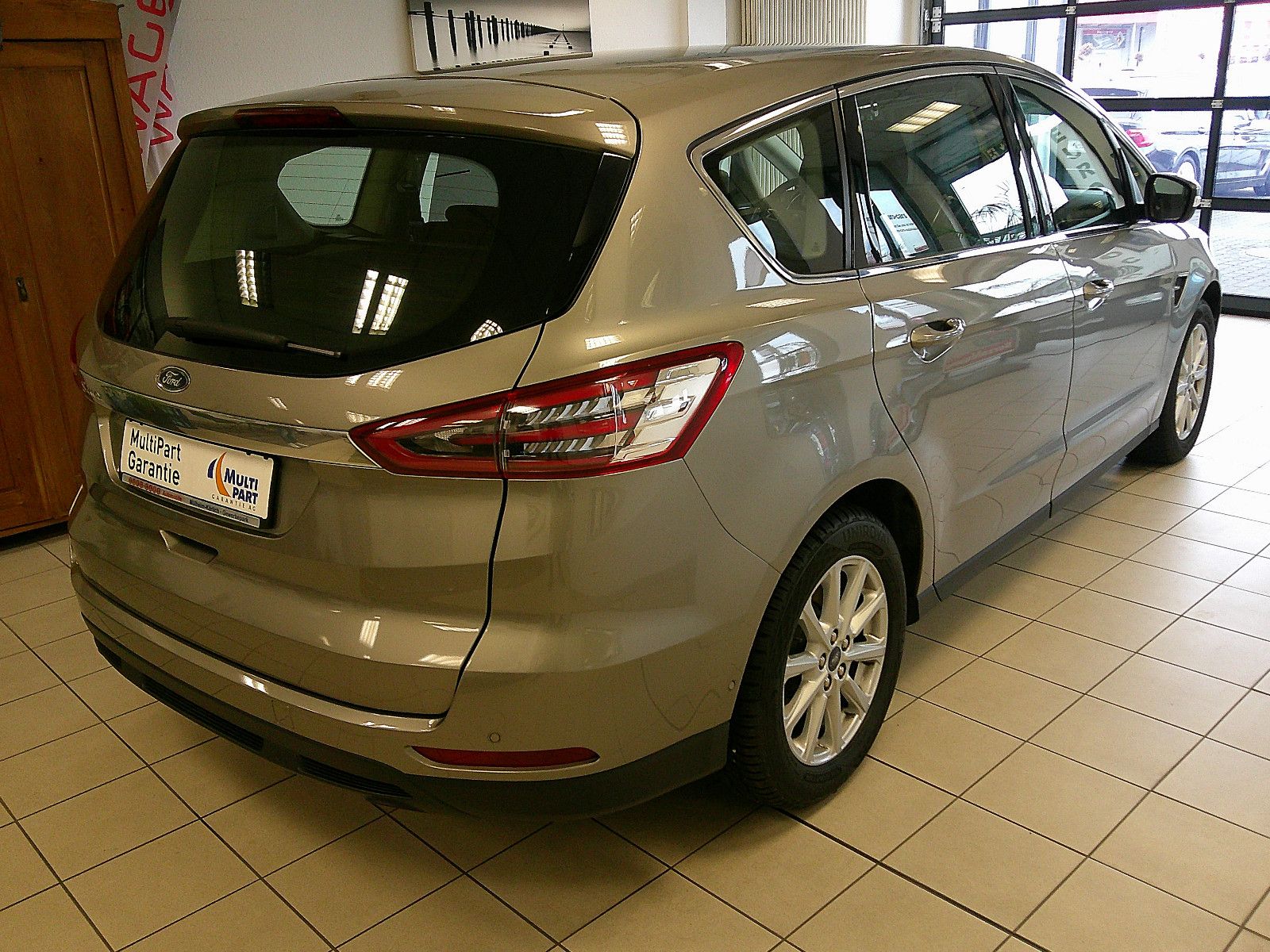 Fahrzeugabbildung Ford S-MAX Titanium / NAVI / DAB / AHK / LED