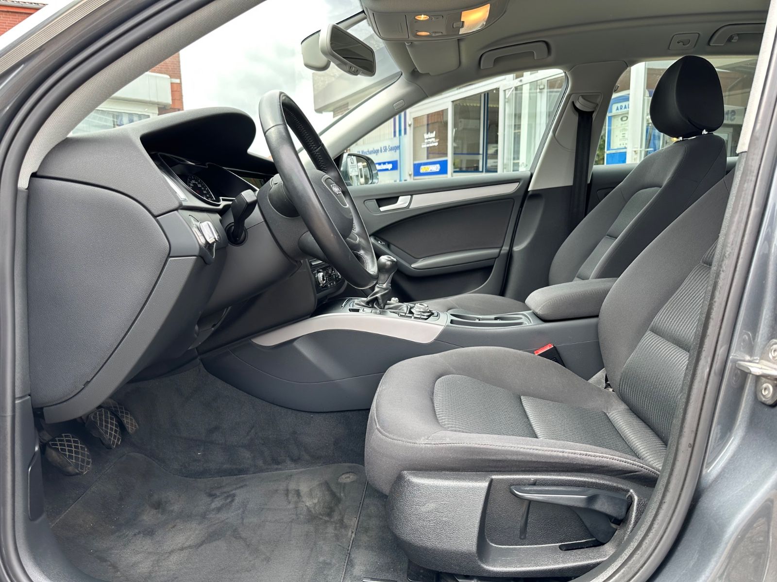 Fahrzeugabbildung Audi A4 Avant 1.8 TFSI S Line AHK/BiXenon/Navi/SHZG