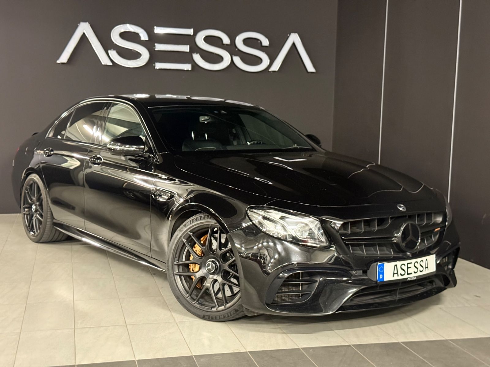 MERCEDES-BENZ E63S AMG 4Matic+*LIMO*360KAMERA*AMG PERF*KERAMIK