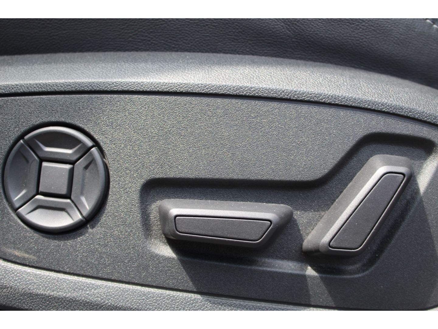 Q4 e-tron 50 quattro - S-Line*Komfort+*KAM*MTRX!