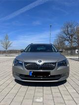 Skoda Superb Combi 2.0 TDI 4x4 DSG LED ACC CANTON AHK - Skoda Superb Unfallwagen