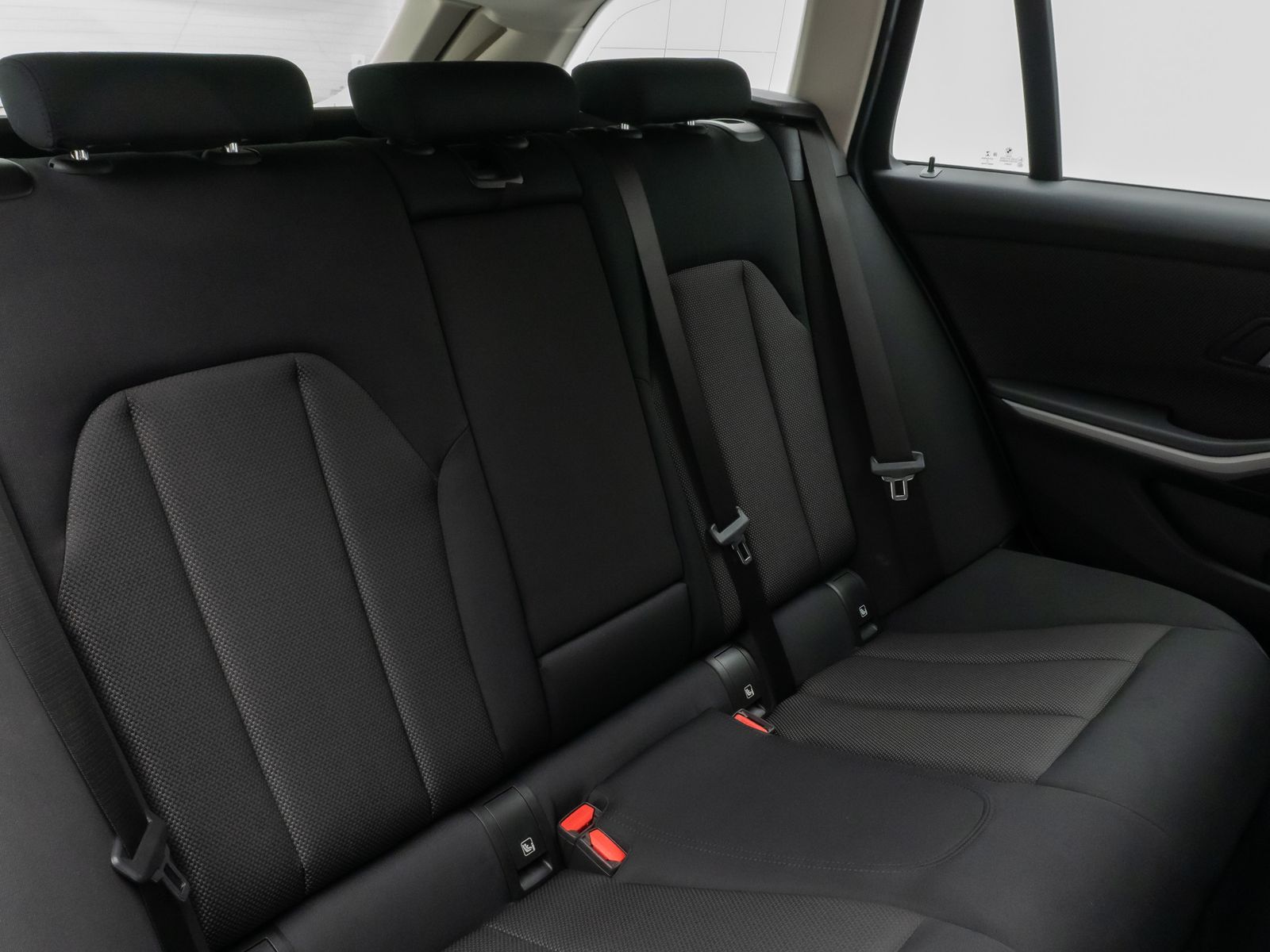 Fahrzeugabbildung BMW 330i xD DAB HUD CockPitPro PDCFernlichtassist