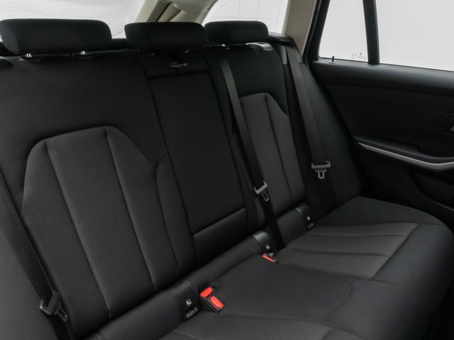 BMW 330, 2022 — 30