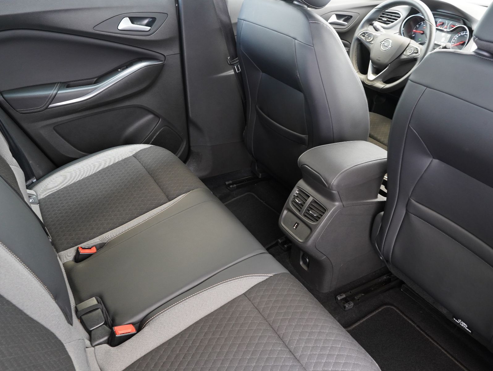 Fahrzeugabbildung Opel Grandland (X) 1.2 Turbo Elegance NAVI/LED/KAMERA
