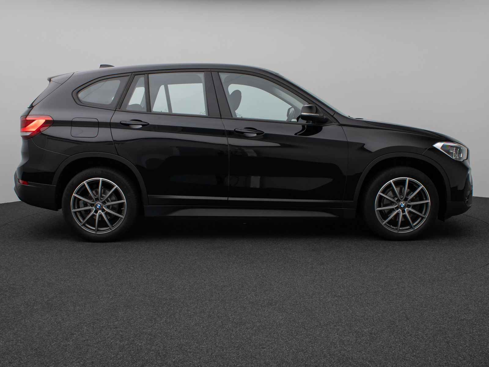 Fahrzeugabbildung BMW X1 sD18i Parkassistent DAB Sportsitz LED 18Zoll