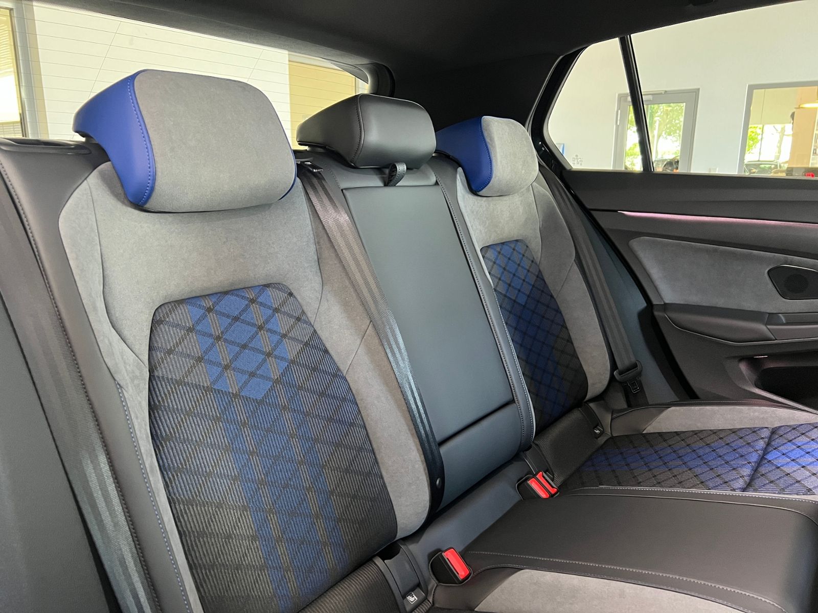Fahrzeugabbildung Volkswagen Golf VIII R 2.0 TSI DSG 4MOTION *R-Performance P
