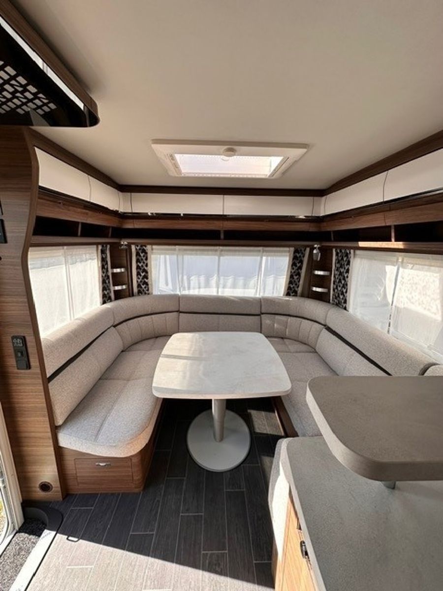 Fahrzeugabbildung Tabbert Puccini 655 EL 2.5 Backofen Einzelbetten 2760kg