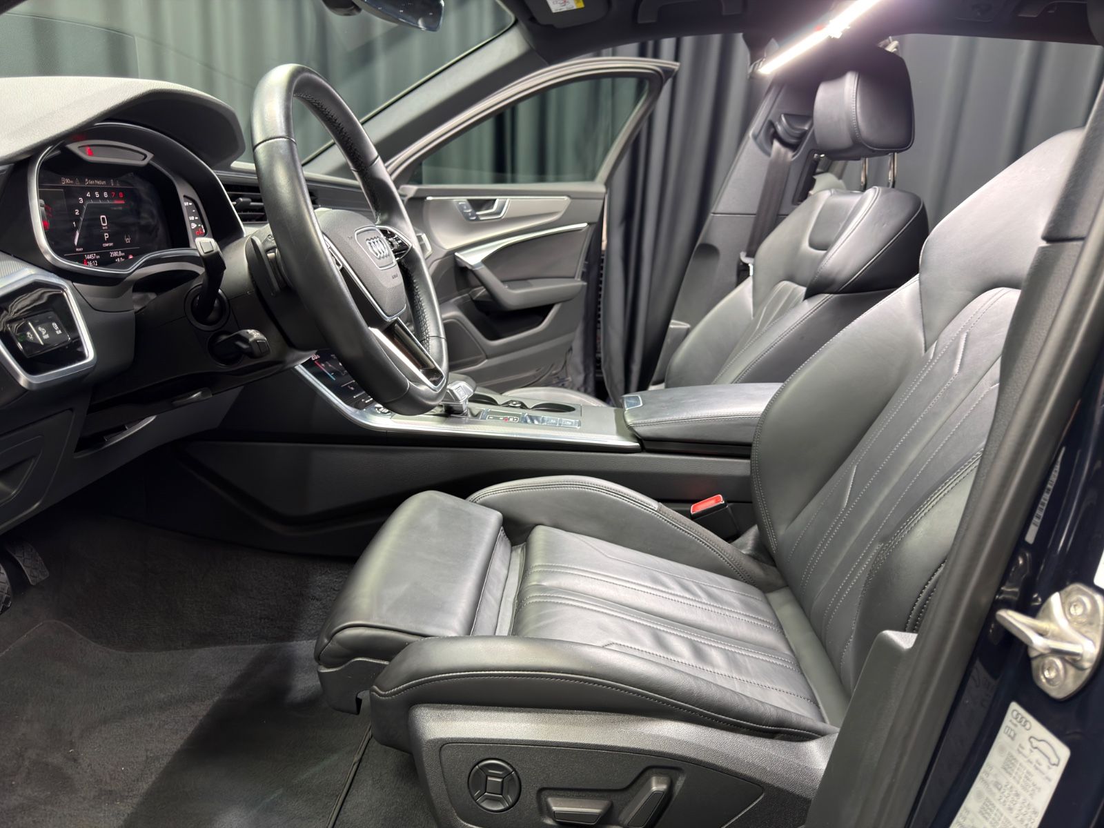 Fahrzeugabbildung Audi A6 Avant 45 TFSI sport|S-TRONIC|LEDER|NAVI|