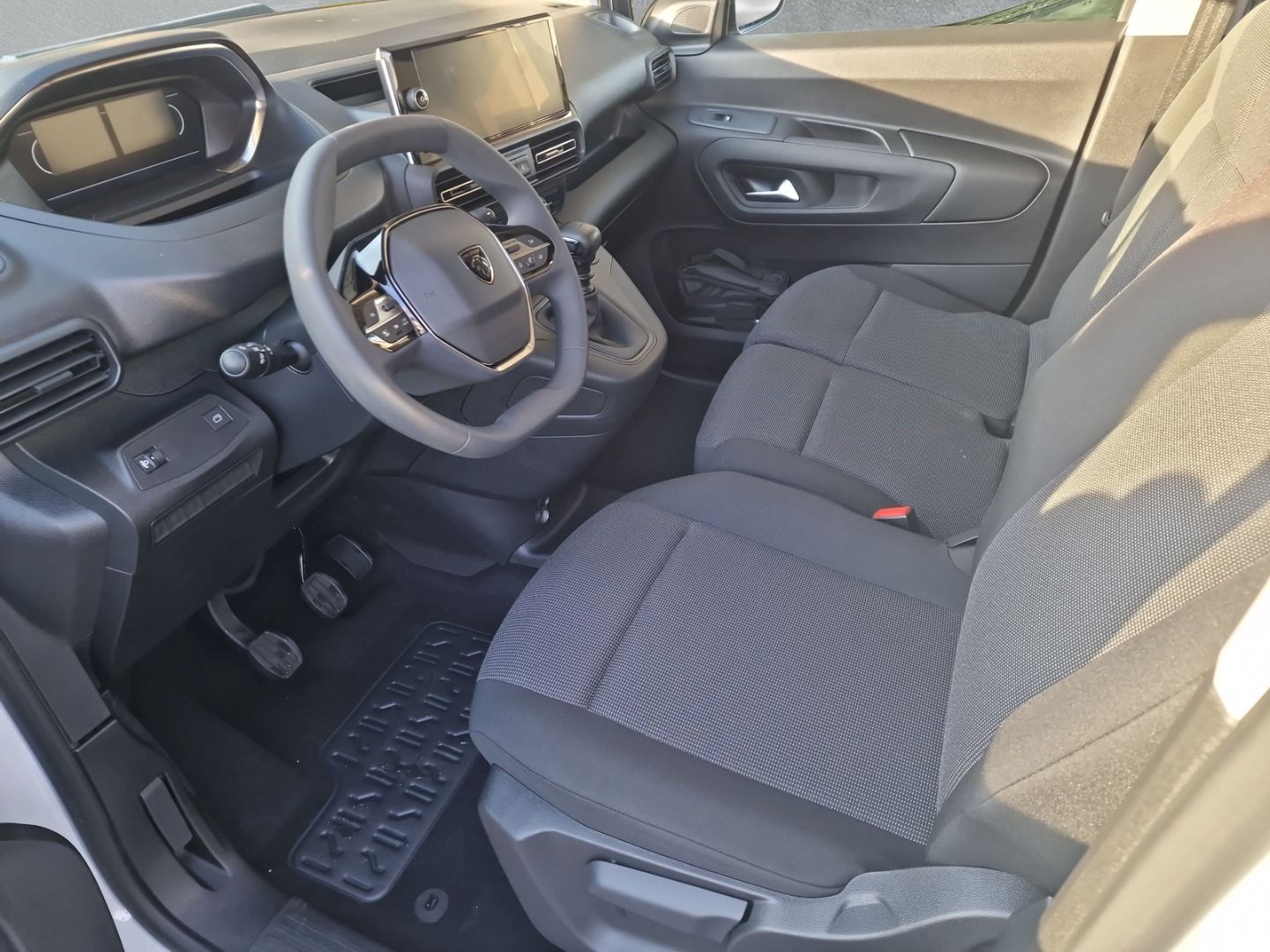 Fahrzeugabbildung Peugeot Partner BlueHDi 130 L1H1 M VOLL-LED DAB+ RFK ACC