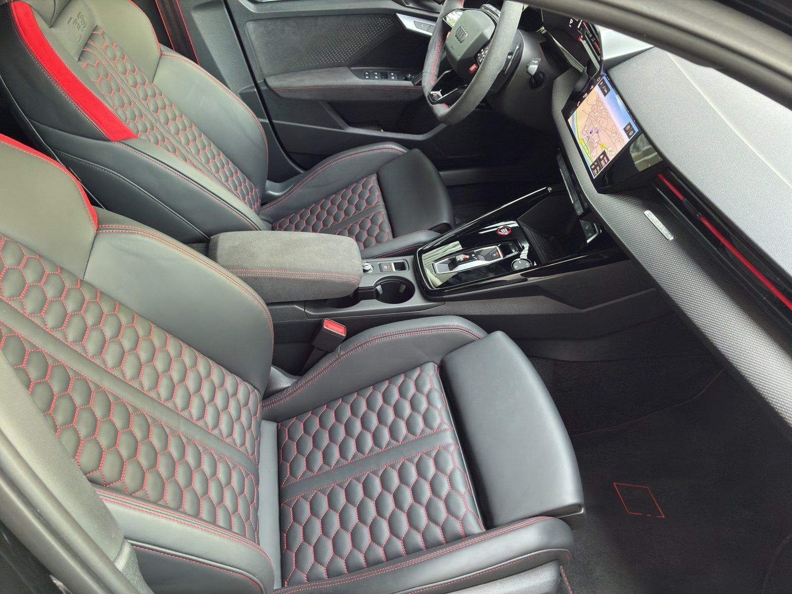 Fahrzeugabbildung Audi RS 3 Limousine 2.5 quattro TFSI HUD,Kamera,LED