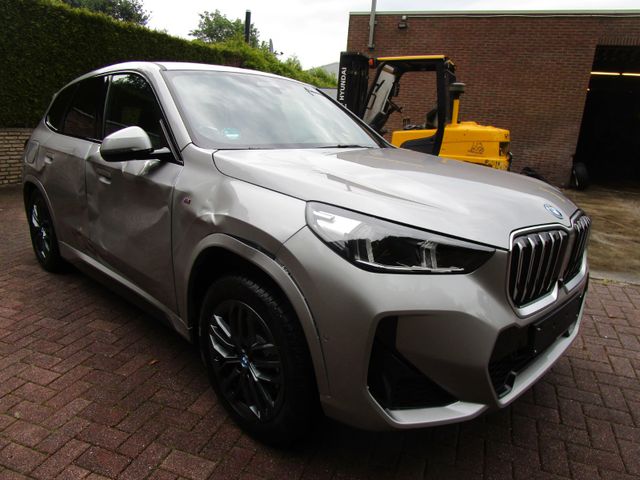 BMW iX1 Baureihe iX1 30 xDrive M Sport 1500 KM 11-23