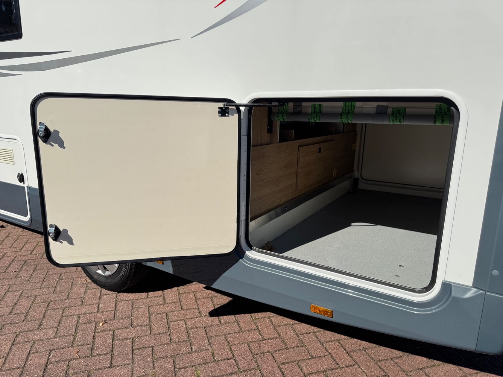 Fahrzeugabbildung Roller Team ZEFIRO 263 TL FIAT QUEENSBETT HUBBETT SOLAR TV