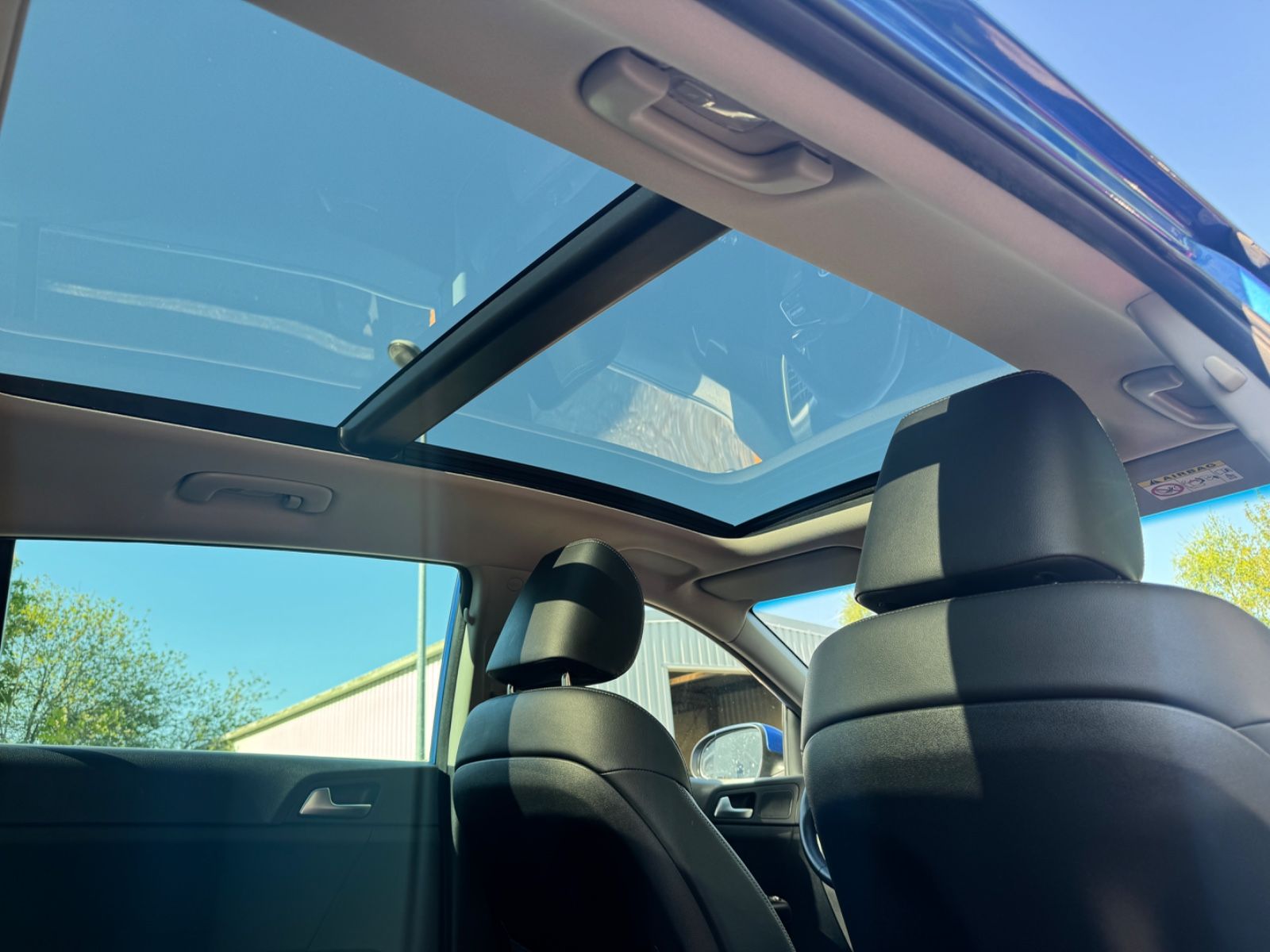 Fahrzeugabbildung Kia Sportage 1.6 CRDi Black Edition Panorama+LED+JBL
