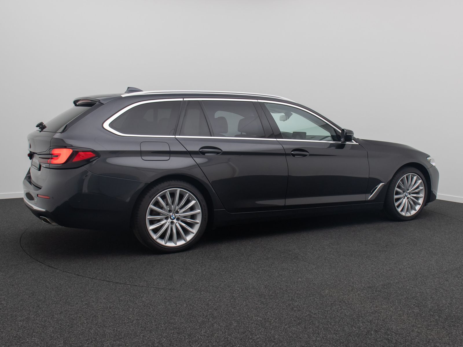 Fahrzeugabbildung BMW 520d Luxury Line Kamera DAB HiFi WLAN Alarm 19"