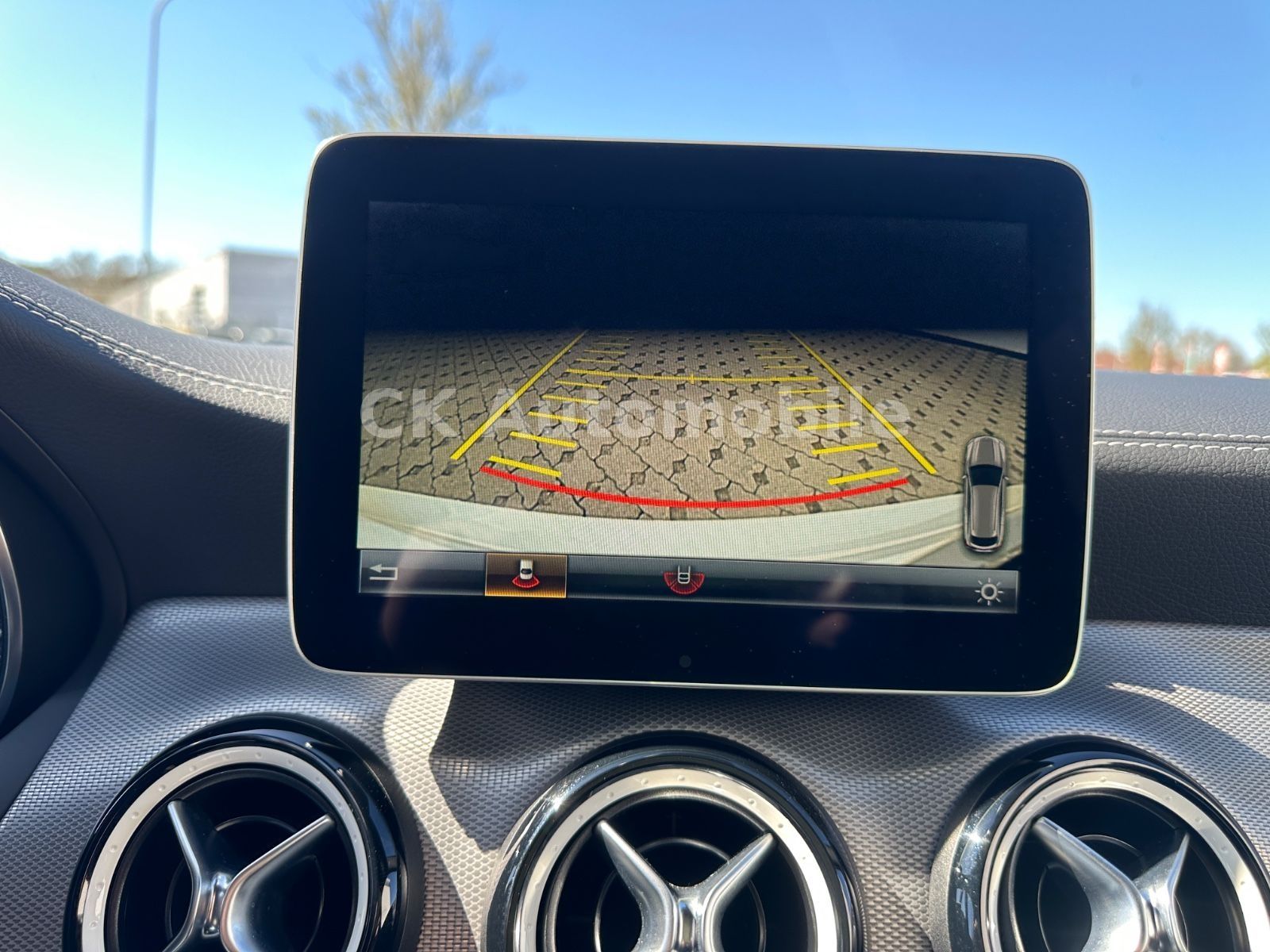 Fahrzeugabbildung Mercedes-Benz CLA220d Shooting Brake Peak Edition/Navi/LED/Kam