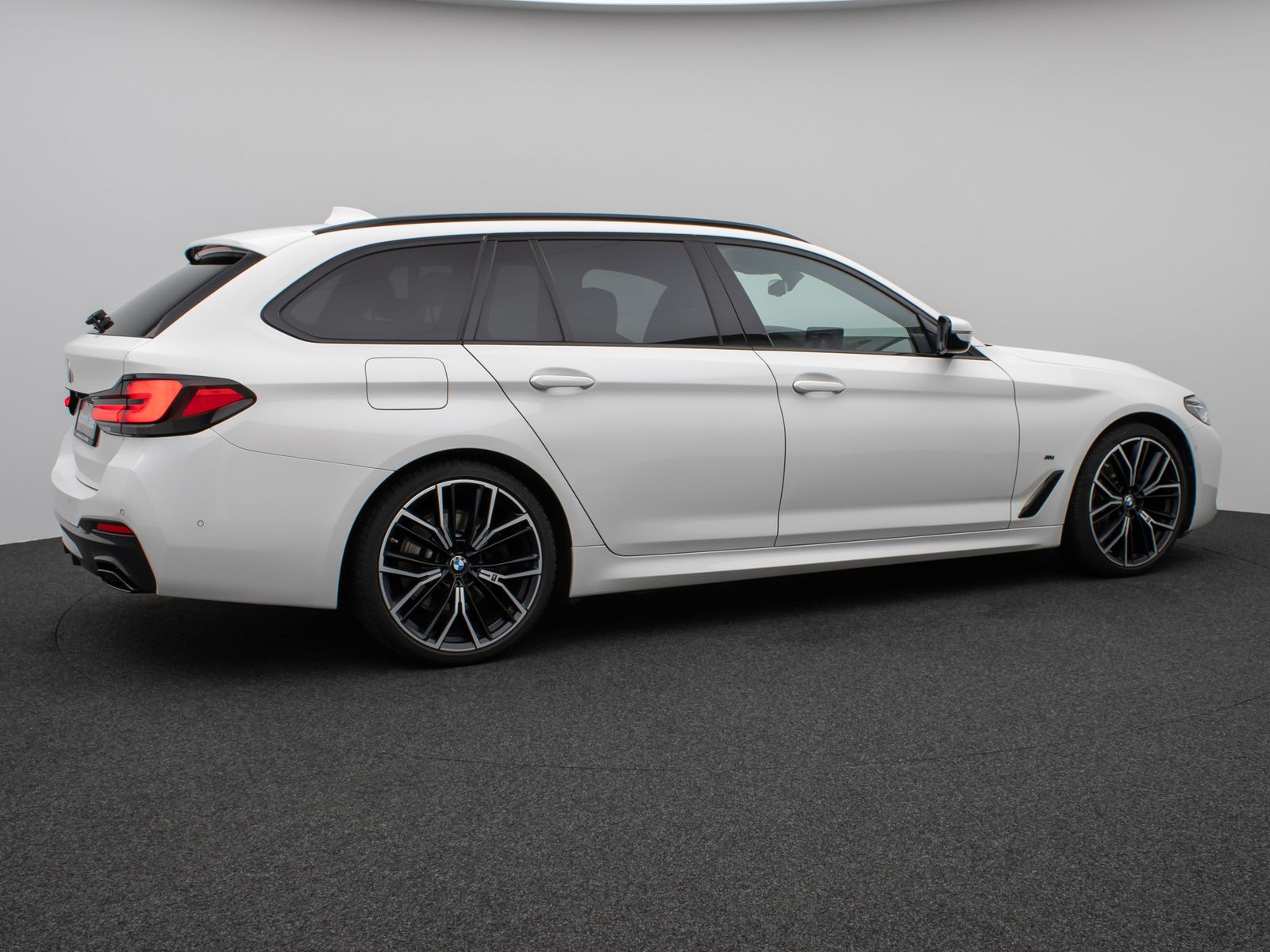 Fahrzeugabbildung BMW 540d xD M Sport Kamera DAB H/K AHK Alarm 20Zoll