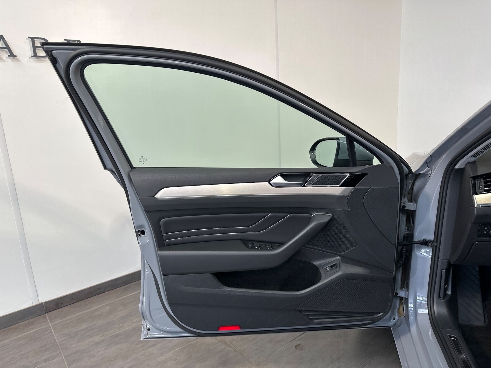Fahrzeugabbildung Volkswagen Passat Variant 2.0 TDI DSG Elegance NAV+LED+PANO