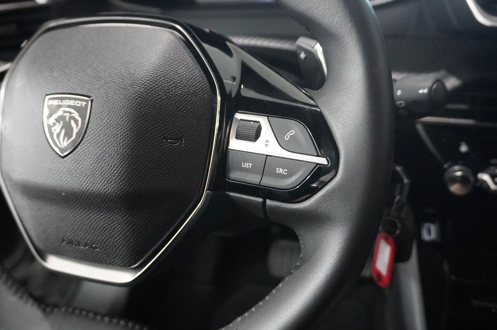 Fahrzeugabbildung Peugeot 2008 1.2 HYBRID ALLURE E-DSC NAVI/LED/SPORT/VIRT